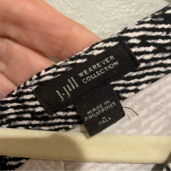 J Jill Wearever Collection Dress in a black/navy graphic print. Size L tall - Picture 3 of 5